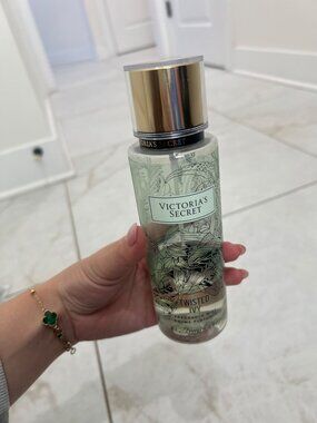 Victoria's Secret Green Twisted Ivy Fragrance Mist Size 8.4 fl oz (250 ml)